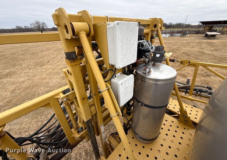 image for item EE3444 2004 RoGator 1264 sprayer