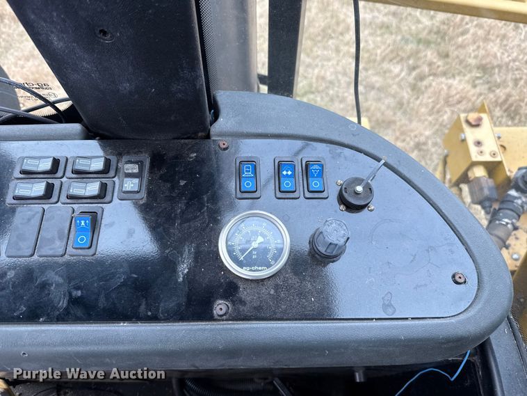 image for item EE3444 2004 RoGator 1264 sprayer