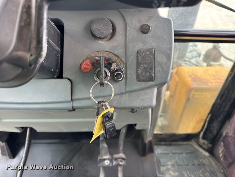 image for item ER0458 2012 Challenger MT475B MFWD tractor