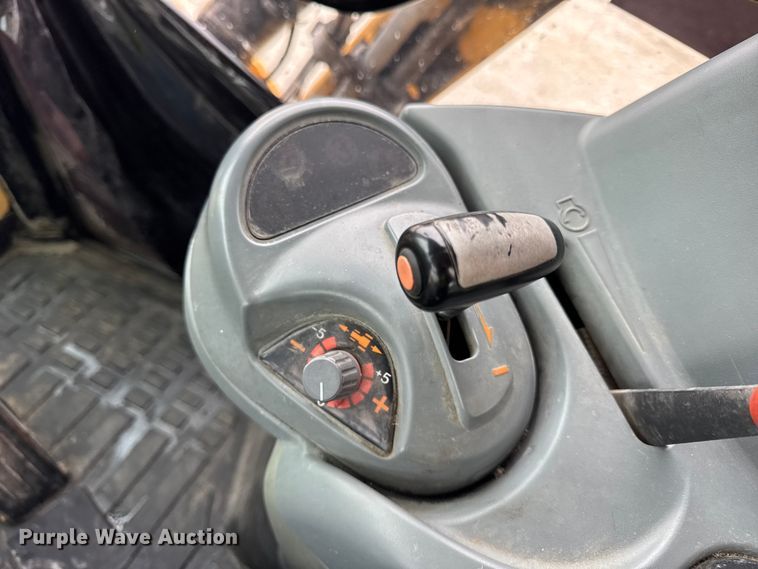 image for item ER0458 2012 Challenger MT475B MFWD tractor