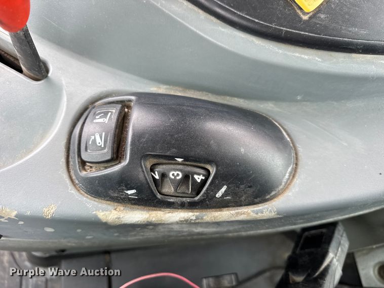 image for item ER0458 2012 Challenger MT475B MFWD tractor