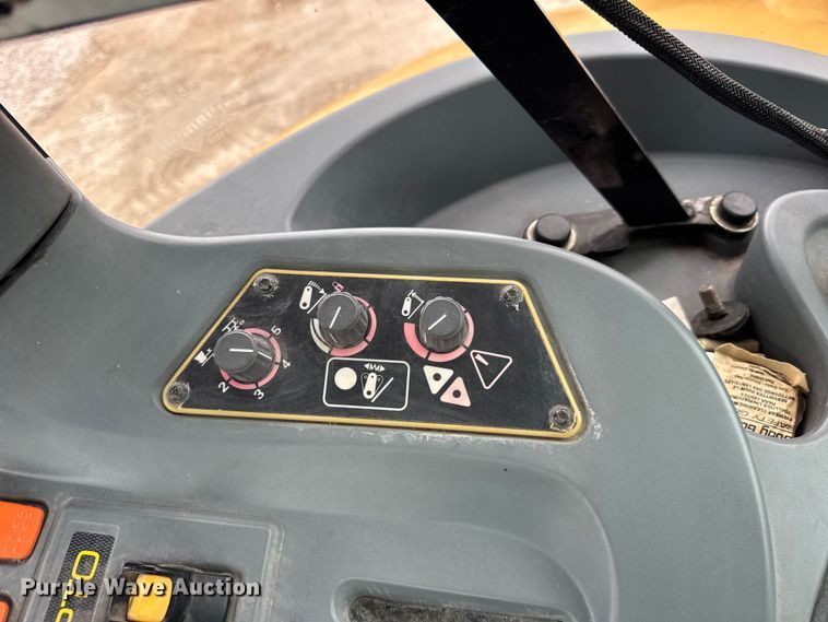 image for item ER0458 2012 Challenger MT475B MFWD tractor