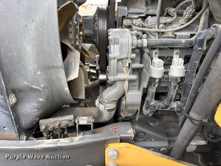 image for item ER0458 2012 Challenger MT475B MFWD tractor