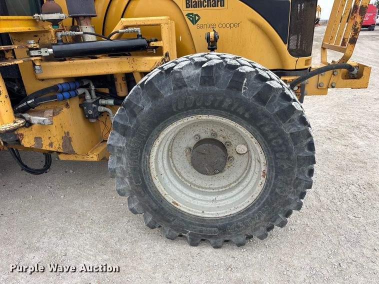 image for item ER0458 2012 Challenger MT475B MFWD tractor