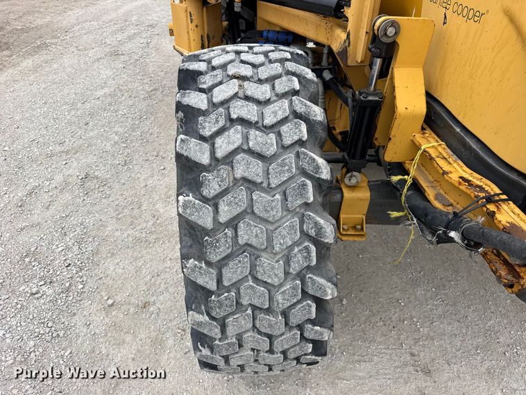 image for item ER0458 2012 Challenger MT475B MFWD tractor