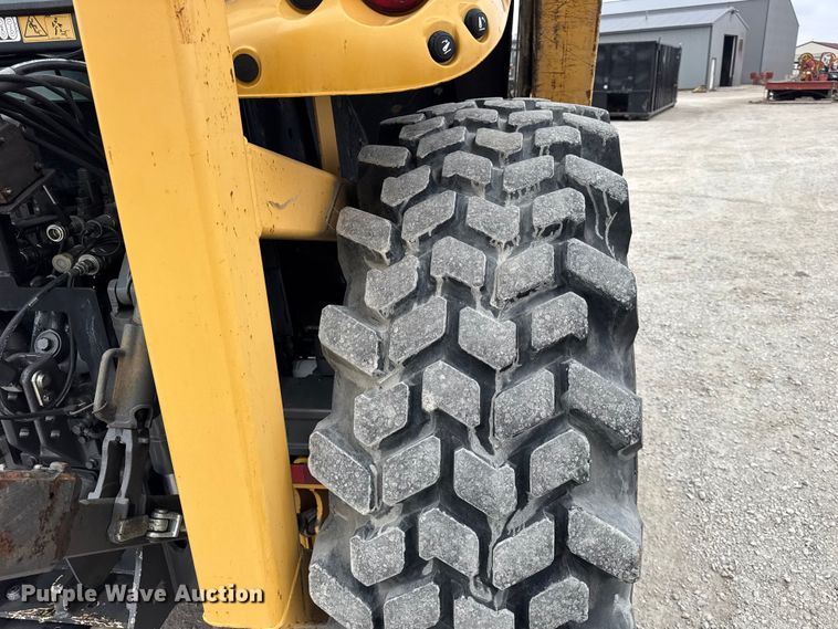 image for item ER0458 2012 Challenger MT475B MFWD tractor