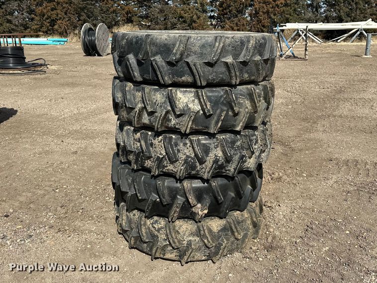 image for item ES1031 (10) 11R22.5 pivot tires and wheels