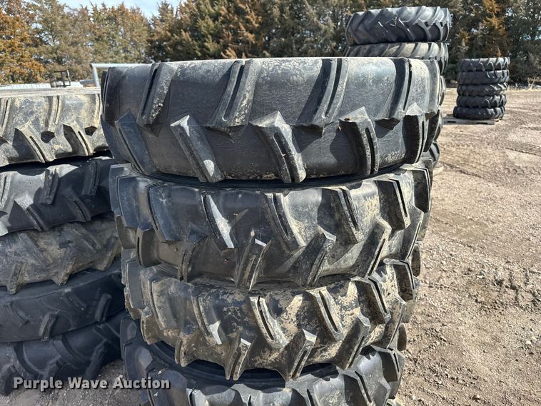 image for item ES1031 (10) 11R22.5 pivot tires and wheels