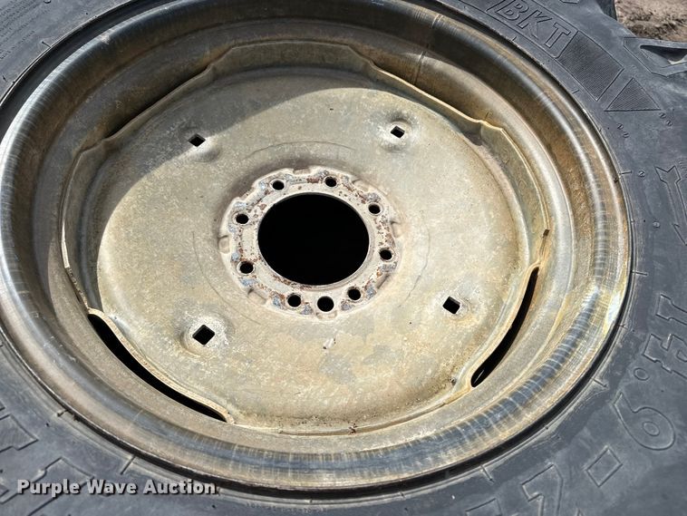 image for item ES1032 (9) pivot tires and wheels