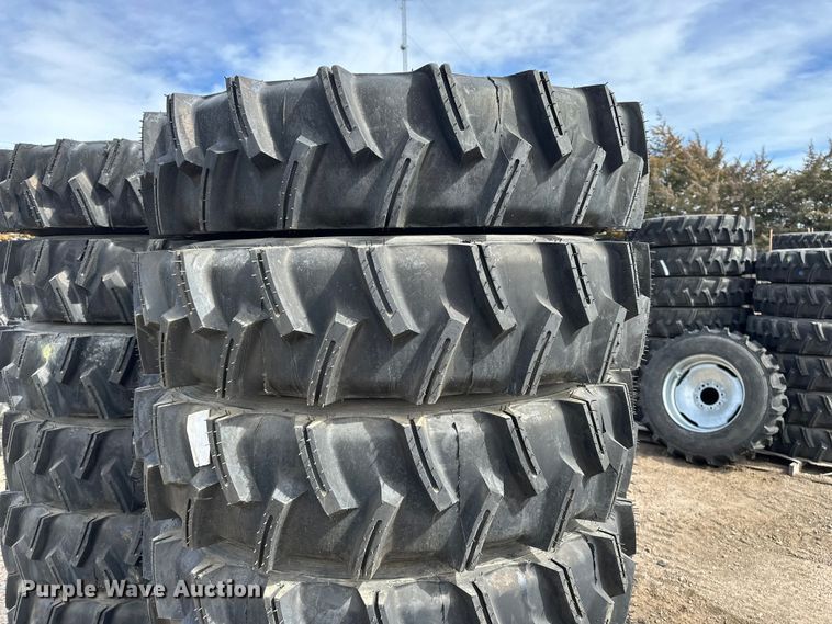 image for item ES1033 (14) 11R24.5 pivot tires and wheels
