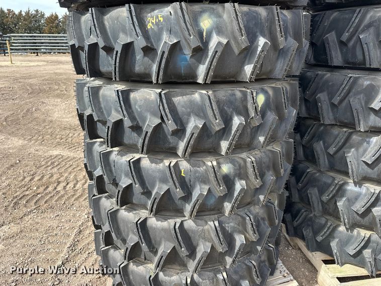 image for item ES1033 (14) 11R24.5 pivot tires and wheels