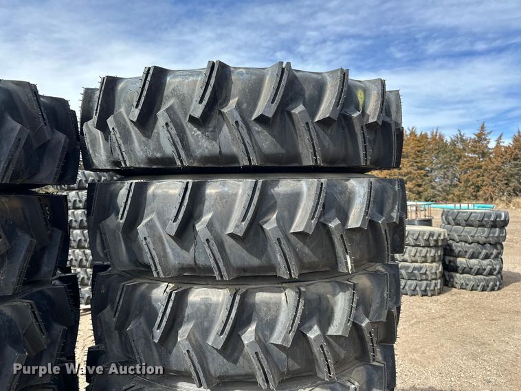 image for item ES1033 (14) 11R24.5 pivot tires and wheels