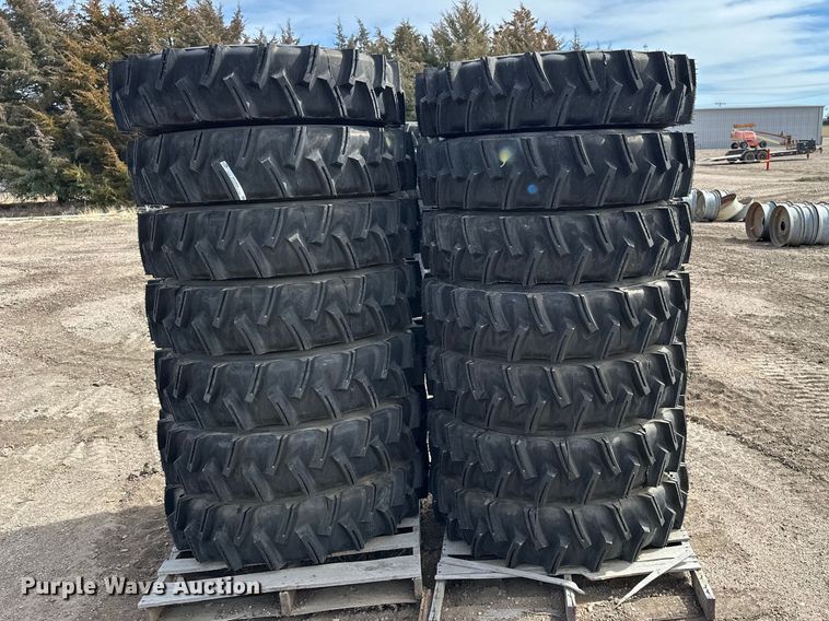 image for item ES1034 (14) 11R24.5 pivot tires and wheels