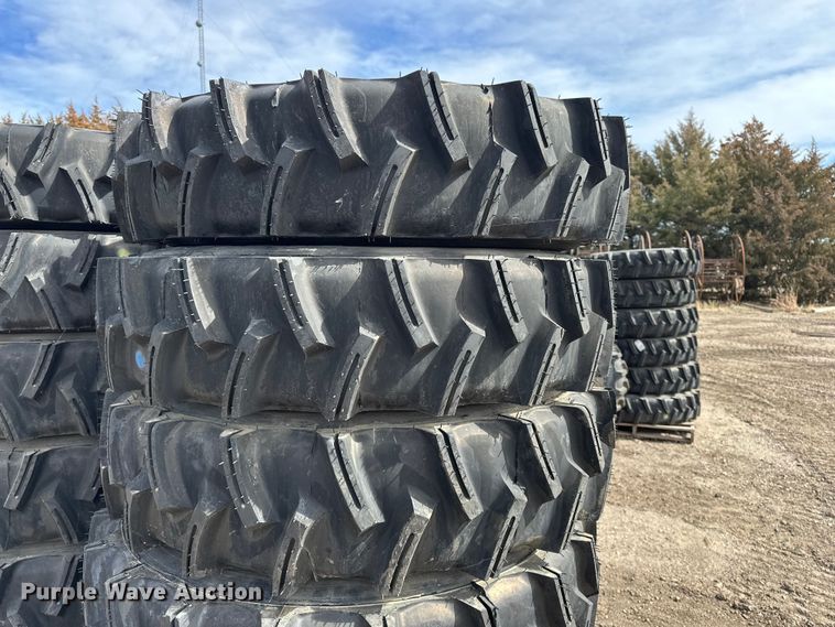 image for item ES1034 (14) 11R24.5 pivot tires and wheels