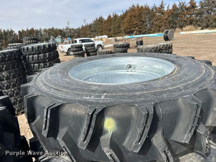 image for item ES1034 (14) 11R24.5 pivot tires and wheels