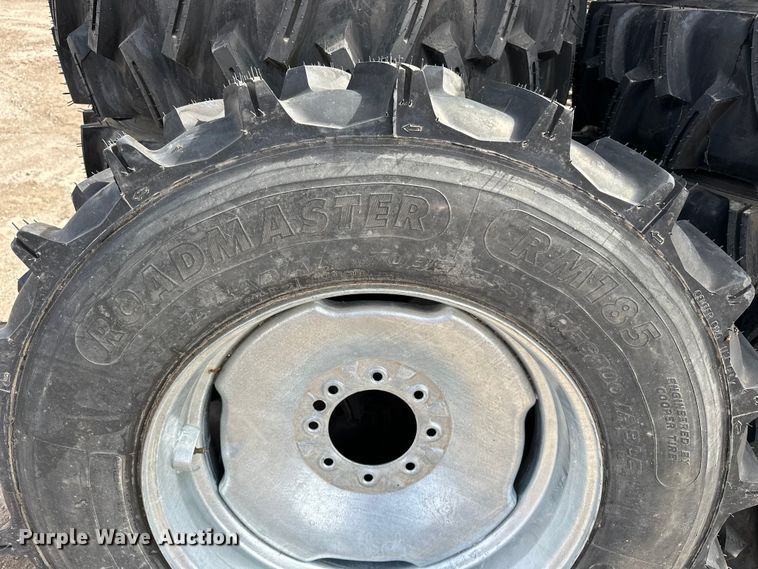 image for item ES1034 (14) 11R24.5 pivot tires and wheels