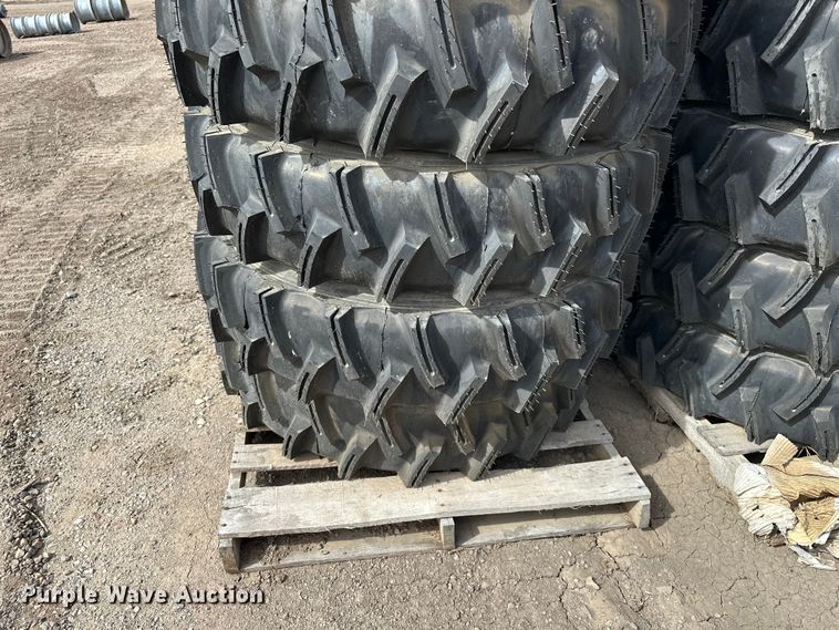 image for item ES1035 (14) 11R24.5 pivot tires and wheels