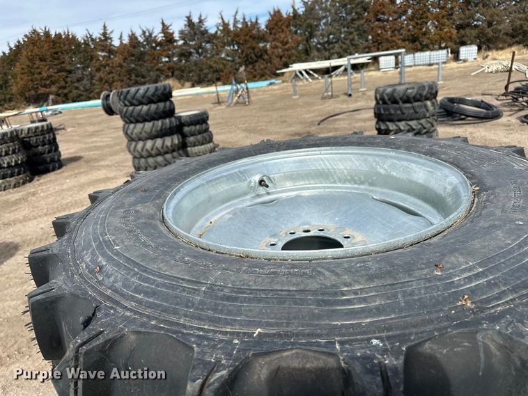 image for item ES1035 (14) 11R24.5 pivot tires and wheels