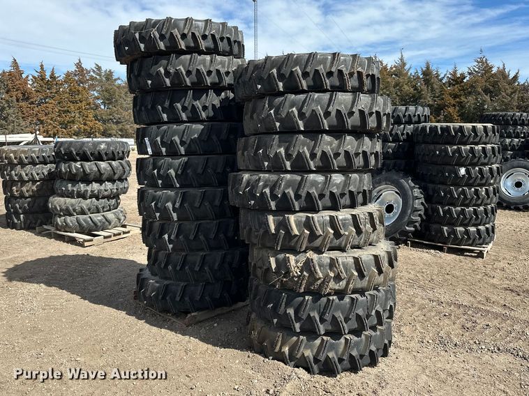 image for item ES1037 (17) 11R24.5 pivot tires and wheels