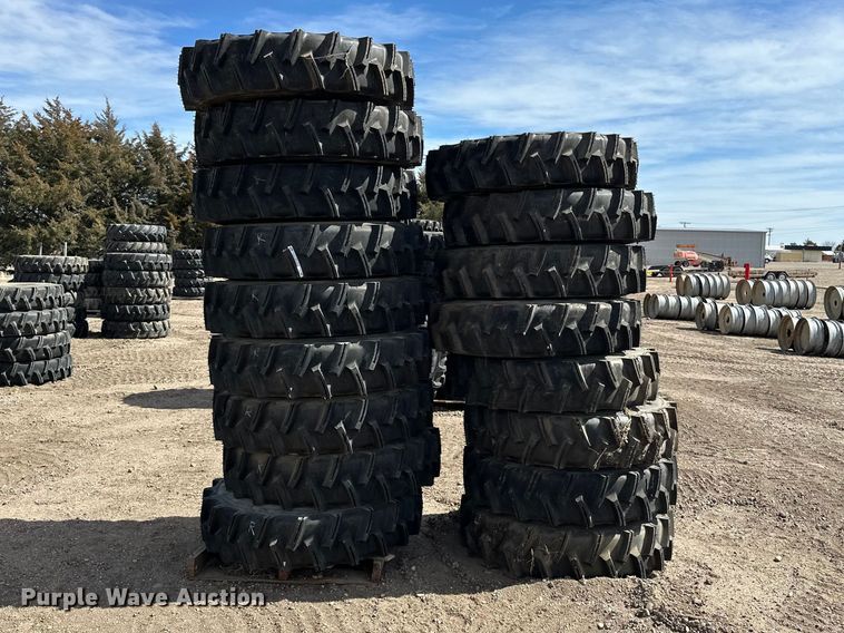 image for item ES1037 (17) 11R24.5 pivot tires and wheels