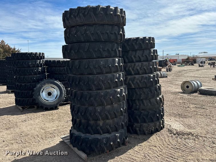 image for item ES1037 (17) 11R24.5 pivot tires and wheels