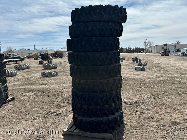 image for item ES1037 (17) 11R24.5 pivot tires and wheels