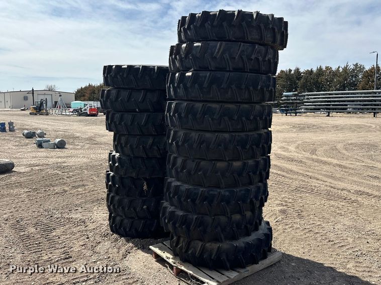 image for item ES1037 (17) 11R24.5 pivot tires and wheels