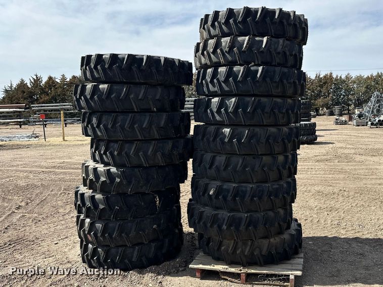 image for item ES1037 (17) 11R24.5 pivot tires and wheels