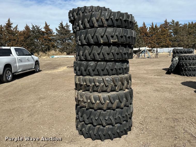 image for item ES1037 (17) 11R24.5 pivot tires and wheels