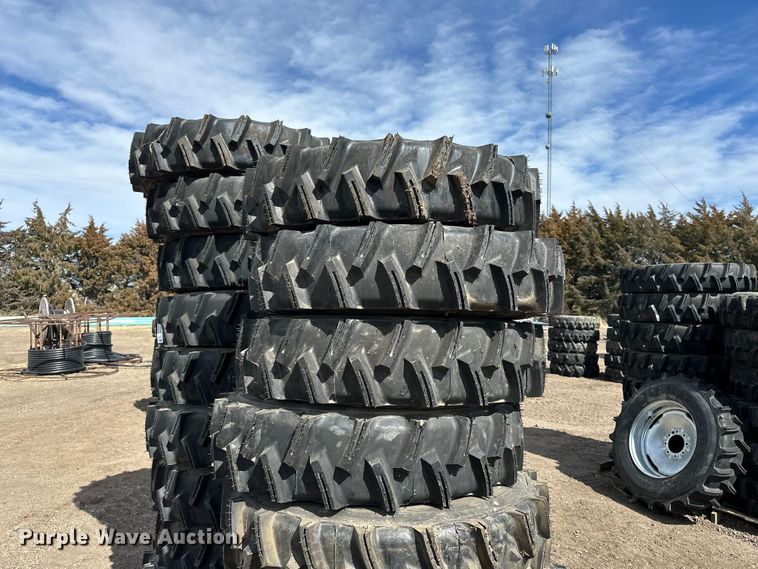 image for item ES1037 (17) 11R24.5 pivot tires and wheels
