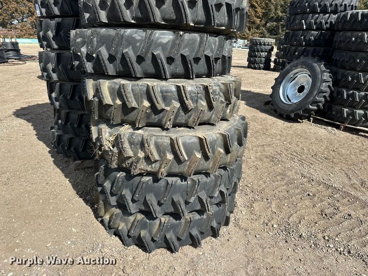 image for item ES1037 (17) 11R24.5 pivot tires and wheels