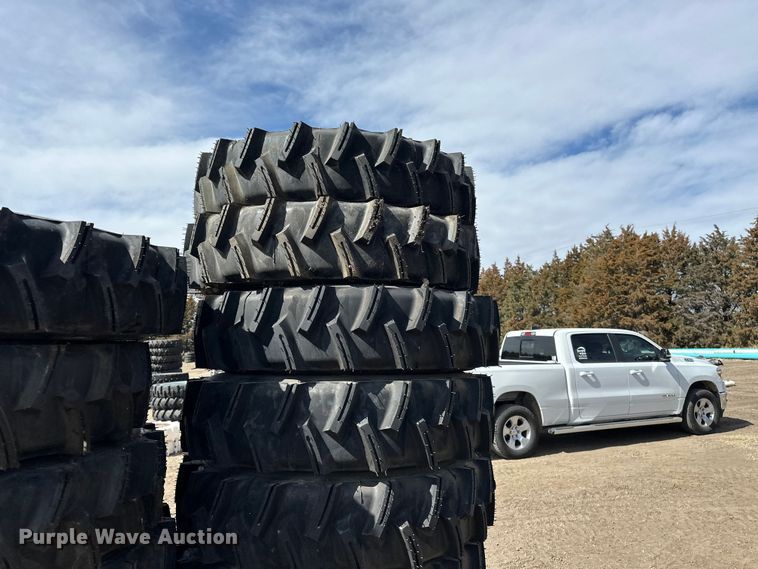 image for item ES1037 (17) 11R24.5 pivot tires and wheels