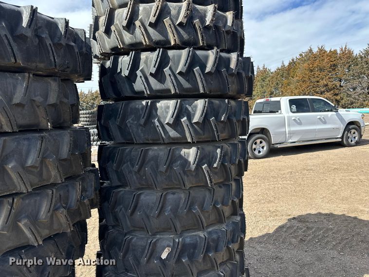 image for item ES1037 (17) 11R24.5 pivot tires and wheels