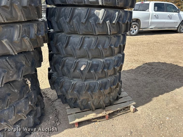 image for item ES1037 (17) 11R24.5 pivot tires and wheels