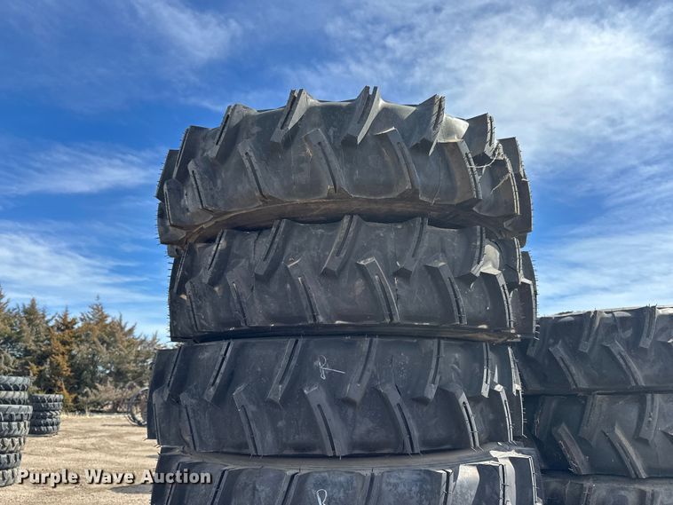 image for item ES1037 (17) 11R24.5 pivot tires and wheels