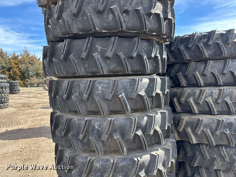 image for item ES1037 (17) 11R24.5 pivot tires and wheels