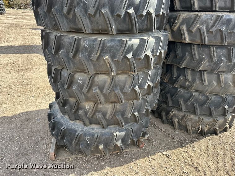 image for item ES1037 (17) 11R24.5 pivot tires and wheels