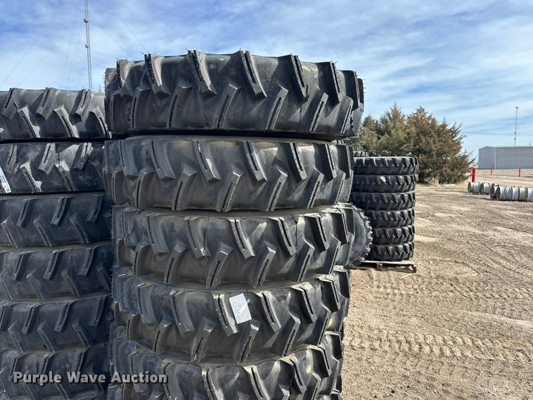 image for item ES1038 (14) 11R24.5 pivot tires and wheels