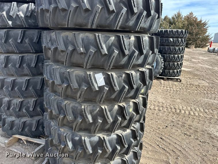 image for item ES1038 (14) 11R24.5 pivot tires and wheels