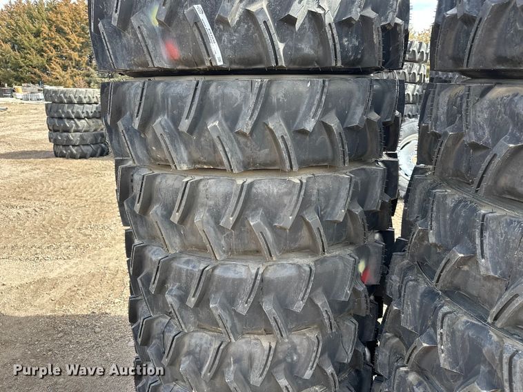 image for item ES1038 (14) 11R24.5 pivot tires and wheels