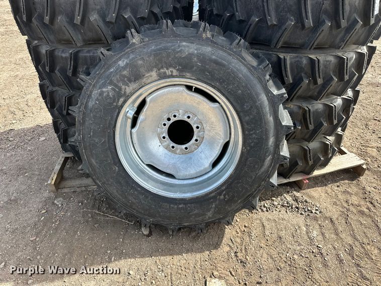 image for item ES1038 (14) 11R24.5 pivot tires and wheels