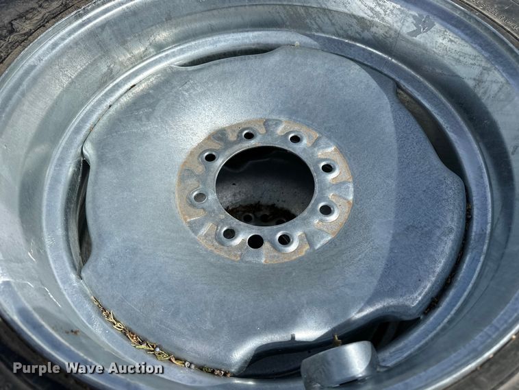 image for item ES1038 (14) 11R24.5 pivot tires and wheels