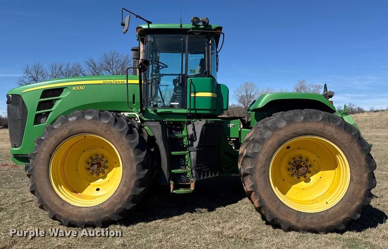 image for item ES5825 2007 John Deere 9330 4WD tractor
