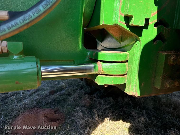 image for item ES5825 2007 John Deere 9330 4WD tractor