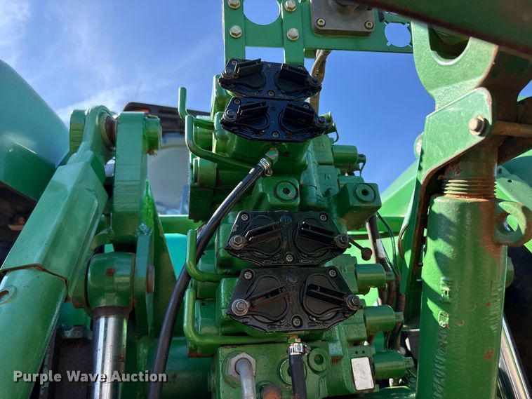 image for item ES5825 2007 John Deere 9330 4WD tractor