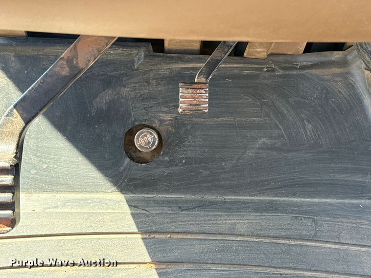 image for item ES5825 2007 John Deere 9330 4WD tractor