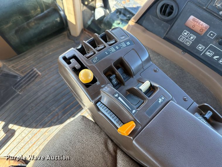 image for item ES5825 2007 John Deere 9330 4WD tractor