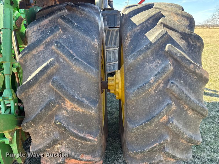 image for item ES5825 2007 John Deere 9330 4WD tractor