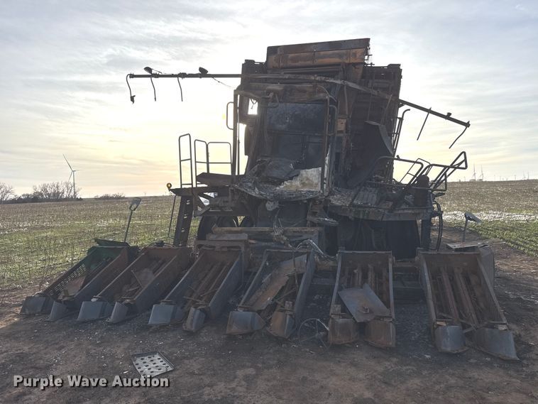 image for item ES5889 John Deere CS690 RWA cotton stripper