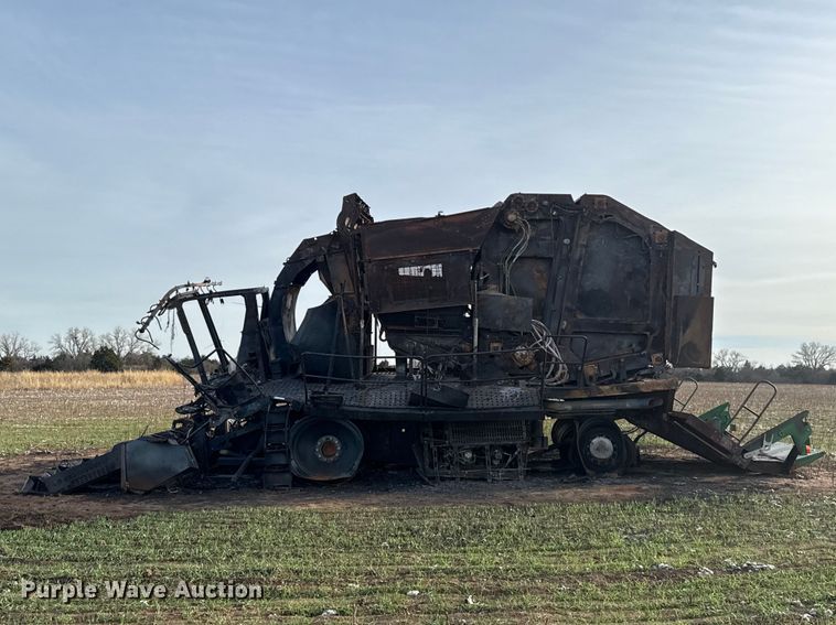 image for item ES5889 John Deere CS690 RWA cotton stripper